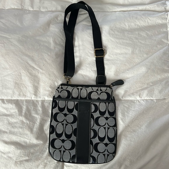 Coach Handbags - Coach Hand Bag